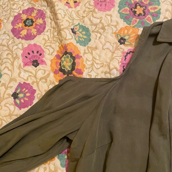 New York & Company Cold Shoulder - Picture 3 of 4